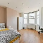 Amazing 4 Bed House In Kingston