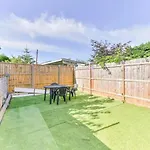 Amazing 4 Bed House In Kingston