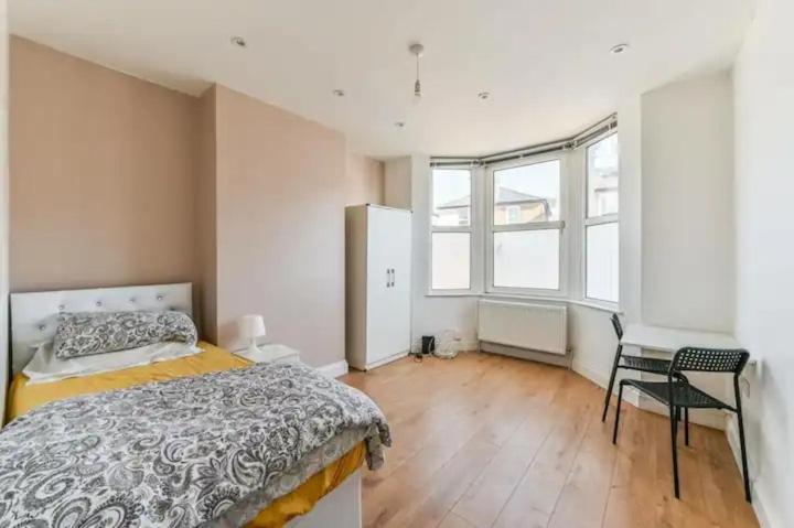 Apartment Amazing 4 Bed House In Kingston *